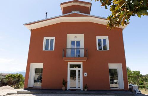 Quadrivio Bed & Breakfast | Villa Alessandra: Pet-Friendly Haven with Hot Tub & Breakfast