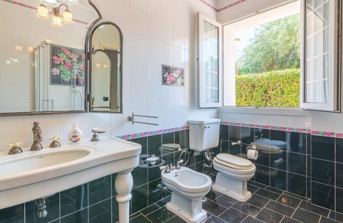 Belvedere Apartment | Villa Alexandra: Relaxing Sea View with Pool & Wi-Fi