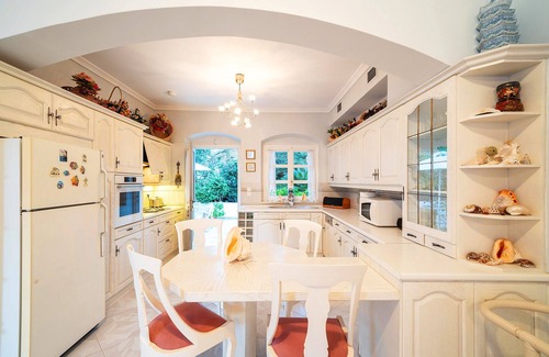 Matsoukata Villa | Beachfront Villa Alexander: Family-Friendly with Ocean Views