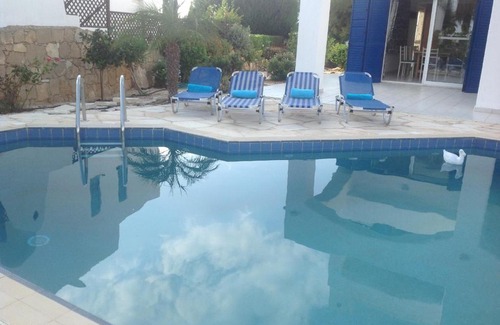 Chlorakas House | Villa Alice: Oceanfront Oasis with Pool & Perfect Reviews