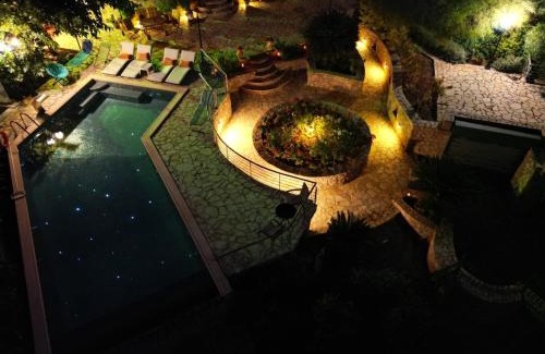 Phthiotis Region Villa | Villa Aliki: Oceanfront Bliss with Pool and Pet-Friendly Perks