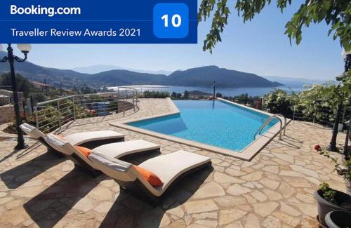 Phthiotis Region Villa | Villa Aliki: Oceanfront Bliss with Pool and Pet-Friendly Perks