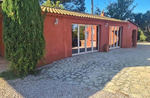 Le Beausset Villa | Villa Allegra T2: Oceanfront Escape with Pool & Pet Friendly