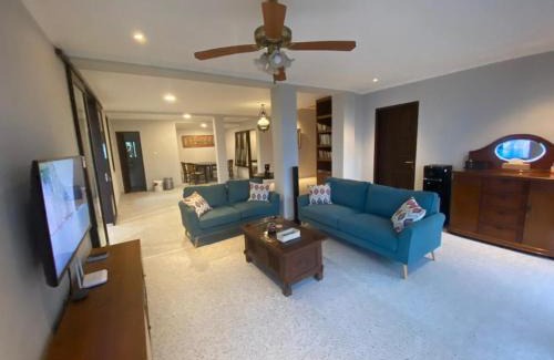 Lembang Villa | Villa Alleira - Mountain View, Gym, BBQ dengan Firepit