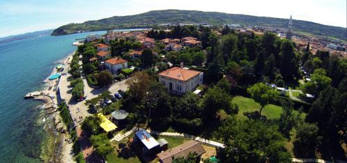 Izola Apartment | Oceanfront Villa Almira: Guest Rated 10/10 with Family Amenities