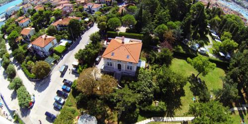 Izola Apartment | Oceanfront Villa Almira: Guest Rated 10/10 with Family Amenities