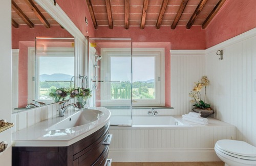 Orentano Villa | Elegant Villa Alpaca: 7 Bedrooms & Private Pool Awaits