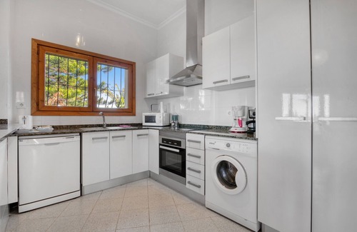 Denia Villa | Villa 'Alta': Private Pool Retreat with Ocean Views & Wi-Fi