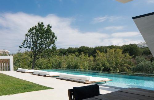 Agia Marina Villa | Pet-Friendly Villa Alveo Del Mare with Oceanfront Pool