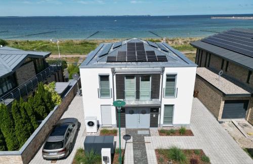 Glowe Apartment | Oceanfront Villa Am Meer Glowe: Family-Friendly Retreat