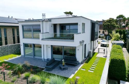 Glowe Apartment | Oceanfront Villa Am Meer Glowe: Family-Friendly Retreat