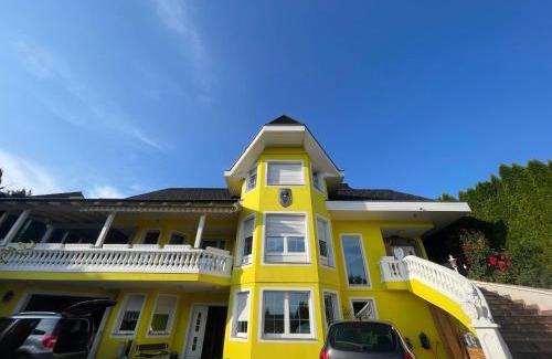 Spielberg Villa | Family-Friendly Villa am Red Bull Ring with Hot Tub