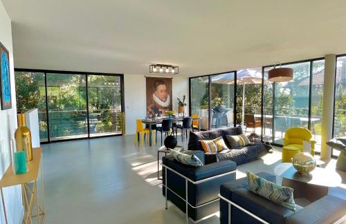 Saint-Georges-de-Didonne Villa | Villa Amazone: Oceanfront Retreat with Hot Tub & Great Views