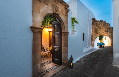 Lindos Villa | Villa Amalia: Pet-Friendly 4-Star Retreat with Top Reviews