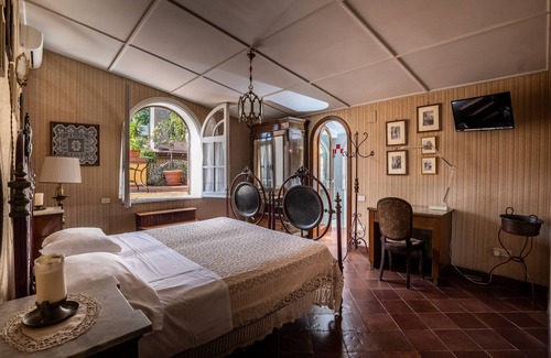 Marini House | Relax at Villa Amalia Resort with Oceanfront Amenities