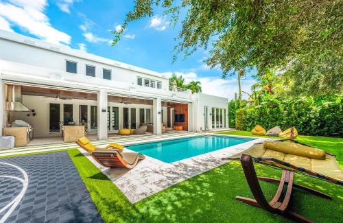 Coral Gables House | Discover Family-Friendly Comfort at Villa Amani
