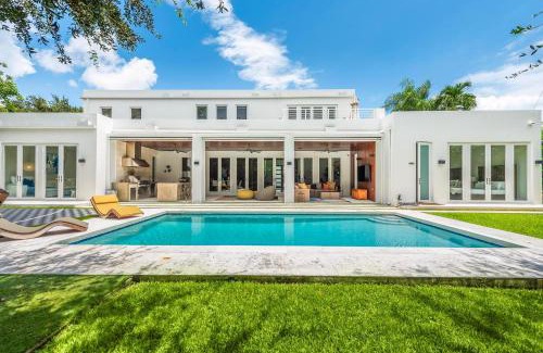Coral Gables House | Discover Family-Friendly Comfort at Villa Amani