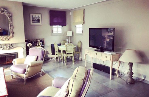 Valbonne Villa | Villa Amaryllis: Pet-Friendly Haven with Pool & Kitchen