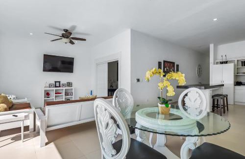 La Paloma Villa | Villa Ambar 55: Oceanfront Retreat with Pool & Pet-Friendly