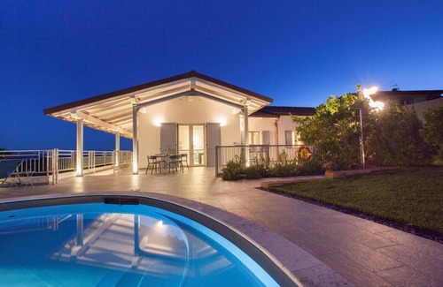 Campagnatico Villa | Escape to Villa Ambretta in Campagnatico with Spa & Breakfast