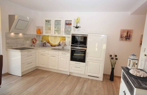 Sassnitz Apartment | Discover Villa Amelie: Family-Friendly with Pool & Kitchen