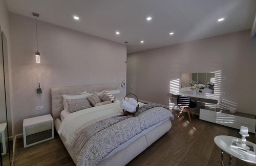 Trn Villa | Villa American Dream: Family-Friendly Retreat with Pool & Hot Tub