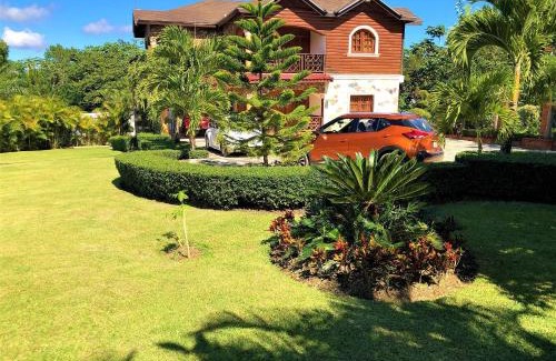 La Vega Province House | Villa Amila: Ideal Getaway with Pool & Hot Tub for 20