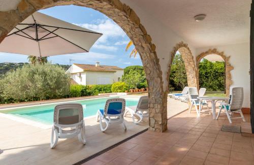 El Vilar d'Aro Villa | Unwind at Villa Amistad: 4-Star Poolside Retreat