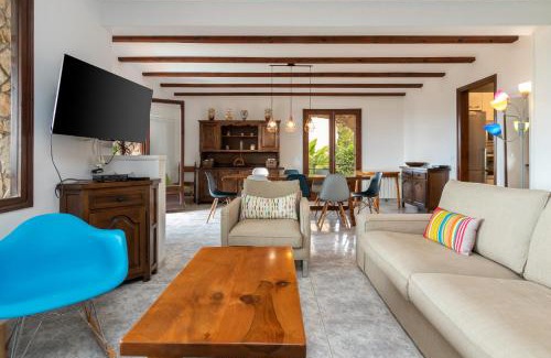 El Vilar d'Aro Villa | Unwind at Villa Amistad: 4-Star Poolside Retreat