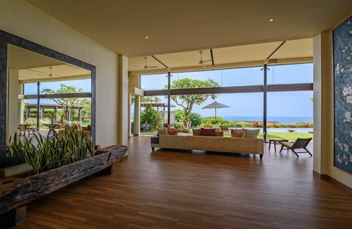 Sawangan Villa | Beachfront Villa Amita: 4-Star Luxury near Pandawa
