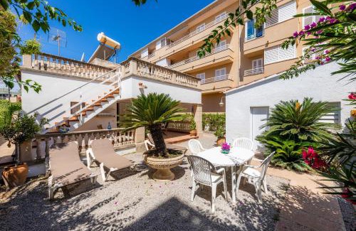 Cala Ratjada House | Relaxing Villa Amorós: Family-Friendly with Pool Access