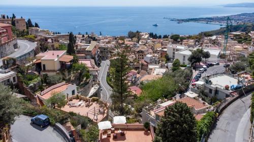 Taormina Villa | Villa Amuri Taormina Centro with Private Pool & Ocean Views