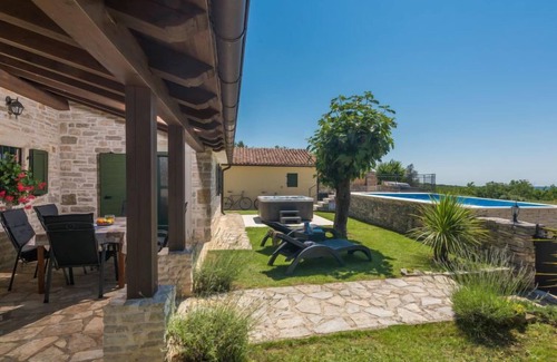 Kanfanar House | Experience Villa Ana Rita: Oceanfront Retreat with Pool