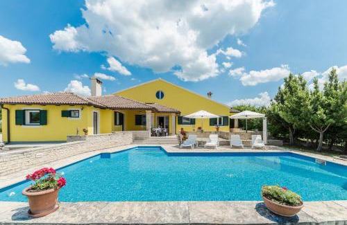 Lovinac Villa | Relax at Villa Ana with a Large Pool for Family Fun