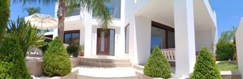 Psinthos House | Villa Anastasia: Oceanfront Oasis with Top Review Score