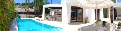 Psinthos House | Villa Anastasia: Oceanfront Oasis with Top Review Score