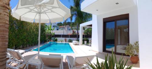 Psinthos House | Villa Anastasia: Oceanfront Oasis with Top Review Score