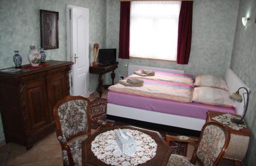 Karlovy Vary House | Pet-Friendly Villa Anastazis with Hot Tub & Breakfast