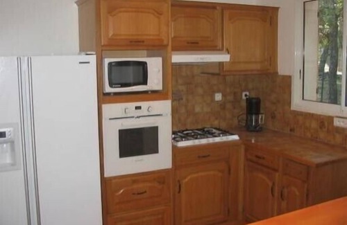 La Bouverie Cottage | Relax in Peaceful Provence: Pet-Friendly Villa with Spa