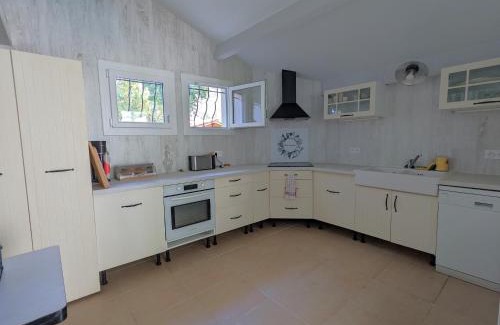 Andernos-les-Bains Villa | Villa 'Andercool' with Year-Round Pool & Ocean Views
