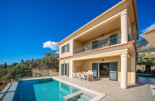 Vlachata Villa | Villa Andriana - Cozy Three Bedroom Villa with Pool