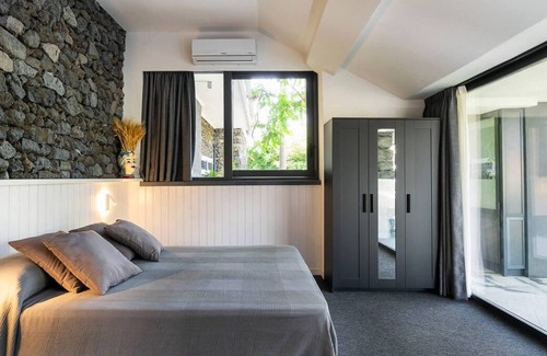 Scillichenti Apartment | Villa Anemone - Iris
