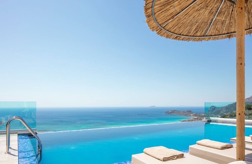 Limeniskos Villa | Villa Anemone: Breathtaking Views & Poolside Relaxation