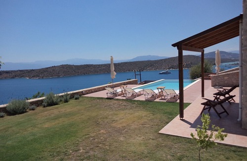 Nafplio Villa | Villa Anemos in Nafplio: Oceanfront Retreat with Pool