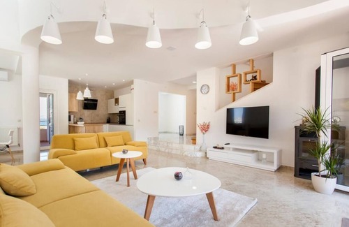 Murter Villa | Experience Villa Anfiteatro Adriatico with Pool & Family Amenities