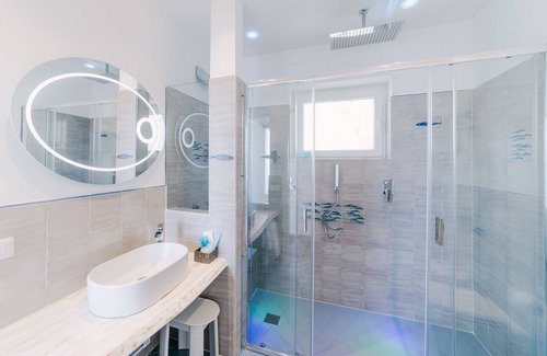 Positano House | Villa Anfitrite: Top-Rated Spa Retreat with Family Amenities