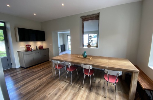 Donville-les-Bains Villa | Villa Anglo-Normande with Ocean View - Guest Rated 9.6