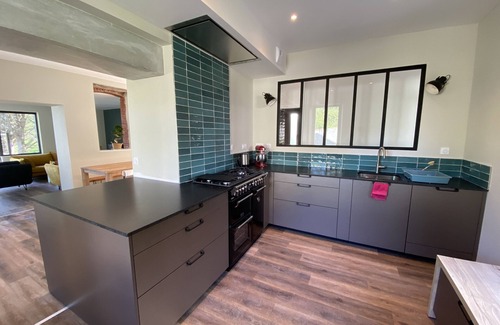 Donville-les-Bains Villa | Villa Anglo-Normande with Ocean View - Guest Rated 9.6