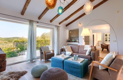 Momjan House | Discover Villa Anita: Oceanfront Retreat with Private Pool