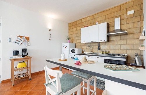 Carini Villa | Villa 'Anna Messina' with sea view, Wi-Fi and air conditioning